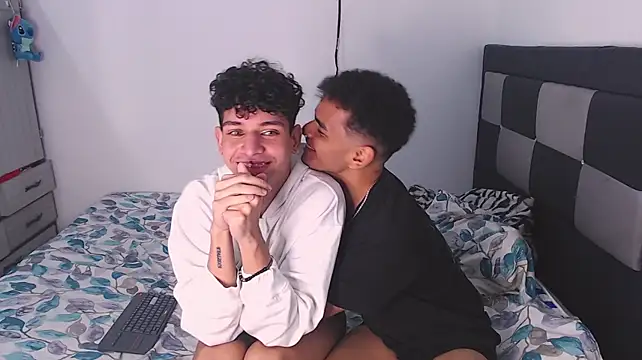 Chat +18 de apoloandhansel ao vivo