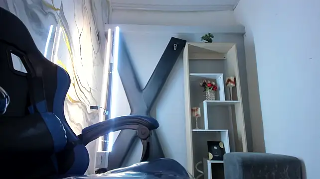 AaronNewmann live XXX chat