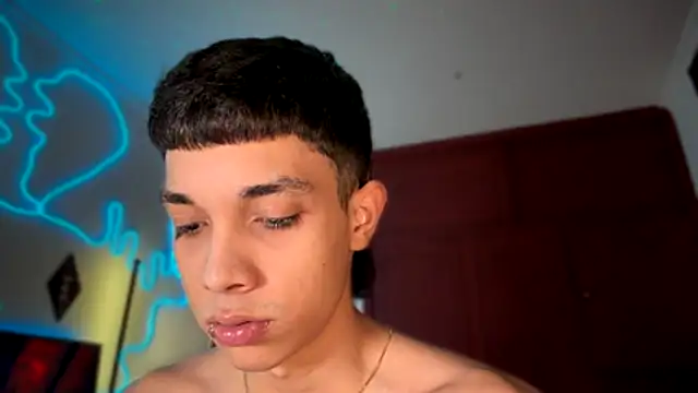 RoughDiamond_'s Live XXX Chat