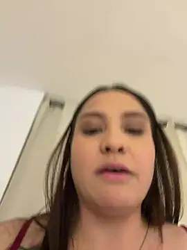 Arya_Brown_ élő XXX-chatje