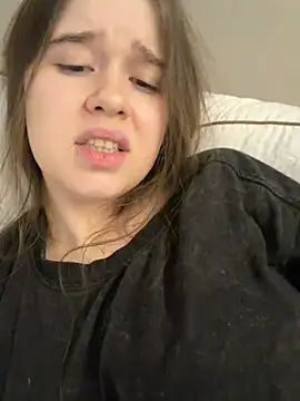 HornyGirlH Adlı Modelin Canlı XXX Sohbeti