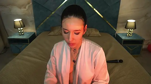 NikkiGoldSide's Live XXX Chat