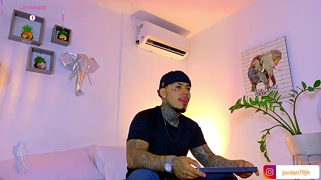 XXX chat uživo modela JordanSmiith_