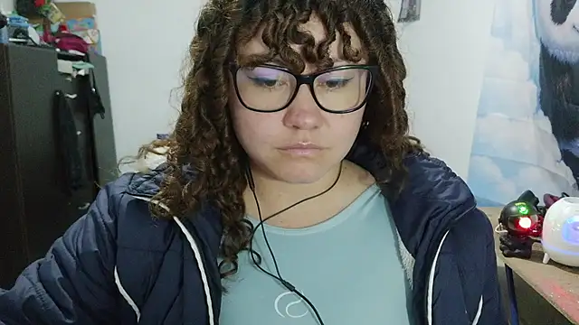 curly_greeneyed's Live XXX Chat