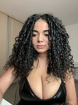 Curlyierr Adlı Modelin Canlı XXX Sohbeti