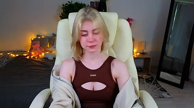 Lilycollins_ Live XXX Chat