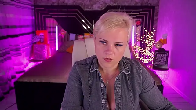CrystalVibe's Live XXX Chat