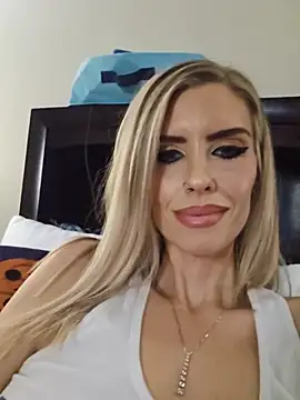 Chat +18 de ellieconradxo ao vivo