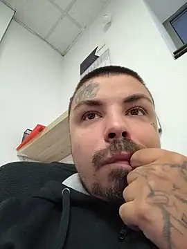 Berti3128n Live XXX chat