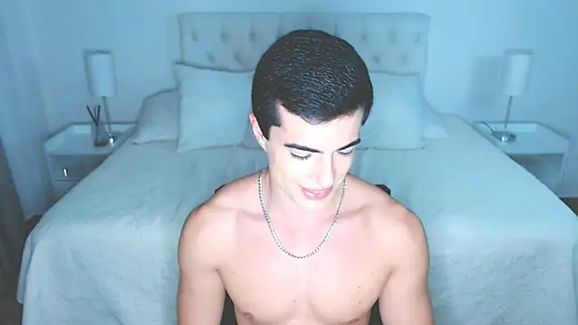 צ'אט XXX בשידור חי של mr_hunterx