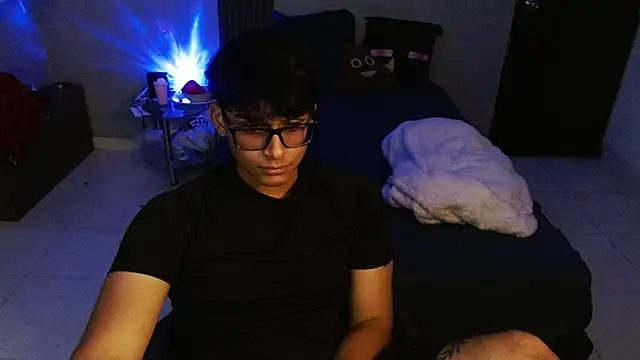 Mr_yisuzz's Live XXX Chat