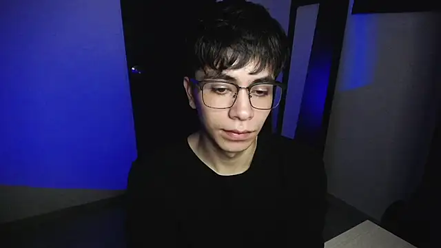 ThomTorr's Live XXX Chat