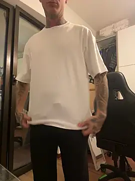 tatuato23 Webcam-Show