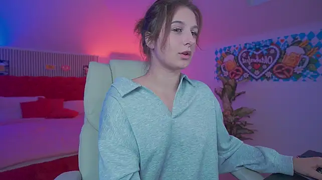 VikVikLove Adlı Modelin Canlı XXX Sohbeti
