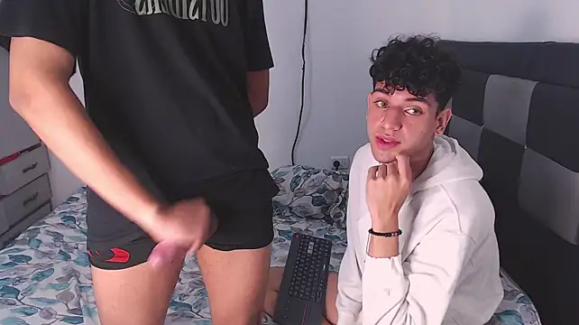 צ'אט XXX בשידור חי של apoloandhansel