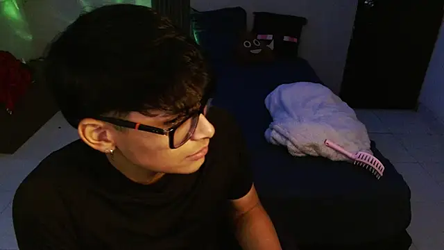 Mr_yisuzz Adlı Modelin Canlı XXX Sohbeti
