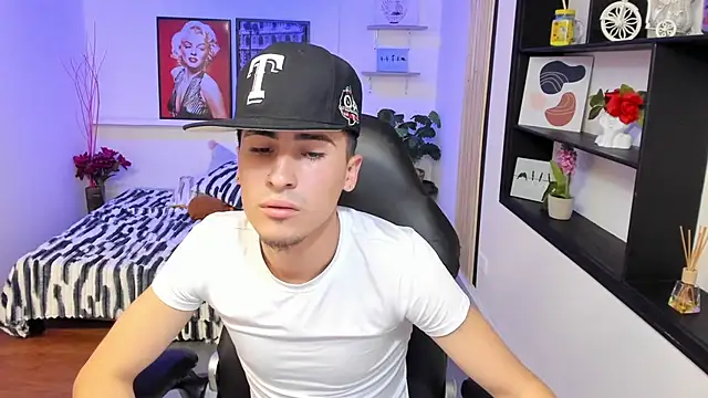 Benji23_'s Live XXX Chat