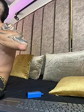 NikoStone_ Adlı Modelin Canlı XXX Sohbeti