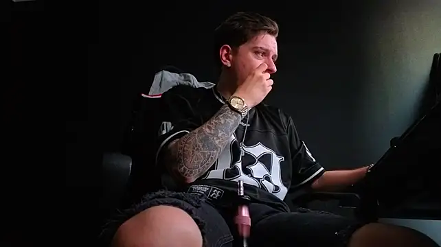 Chat +18 de FelixStarkk ao vivo