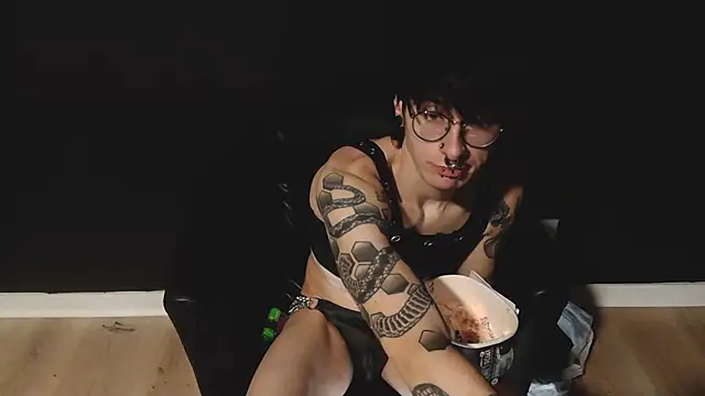 Chat XXX en directo de GothSadist