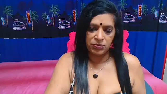 INDIANFUSION Adlı Modelin Canlı XXX Sohbeti