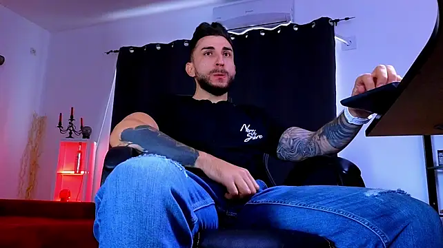 MightyAaron66 Chat XXX live
