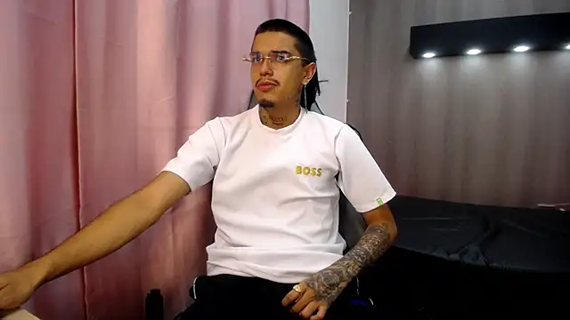 Chat +18 de Tayson_Hot ao vivo