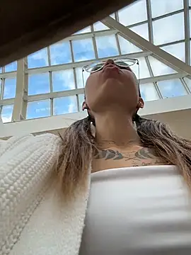 Chatroom XXX en direct de Charming_Ritta