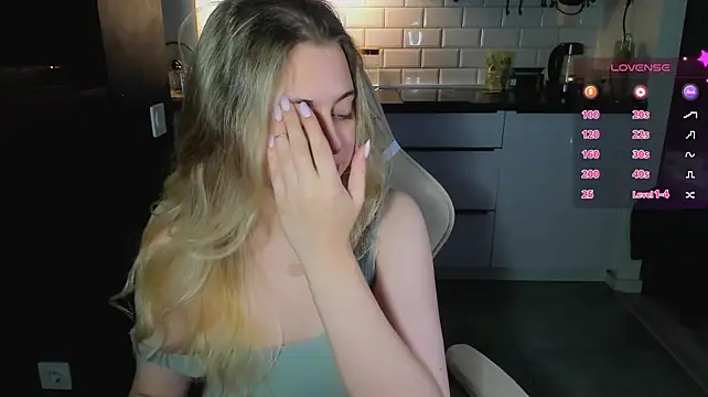 blonde_kellyy's Live XXX Chat