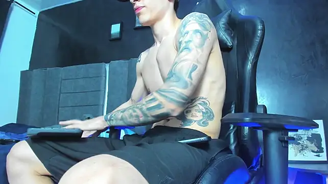 Enzo_Maserati 라이브 XXX 채팅