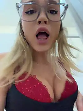 Nicoleevien Adlı Modelin Canlı XXX Sohbeti