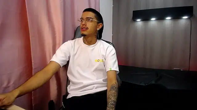 XXX chat uživo modela Tayson_Hot