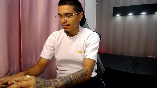 Tayson_Hot élő XXX-chatje
