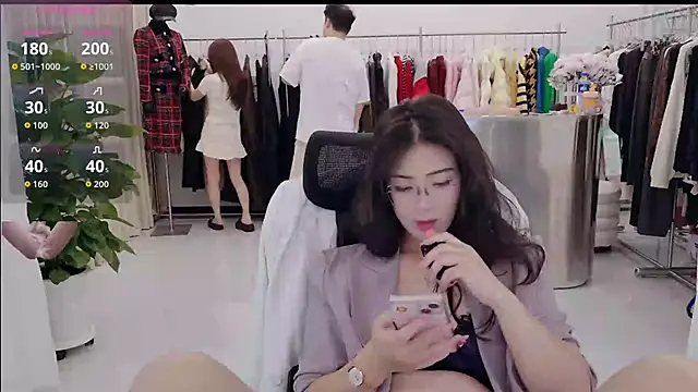 yangyang-777 网络视讯表演