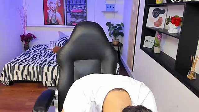 Benji23_ élő XXX-chatje
