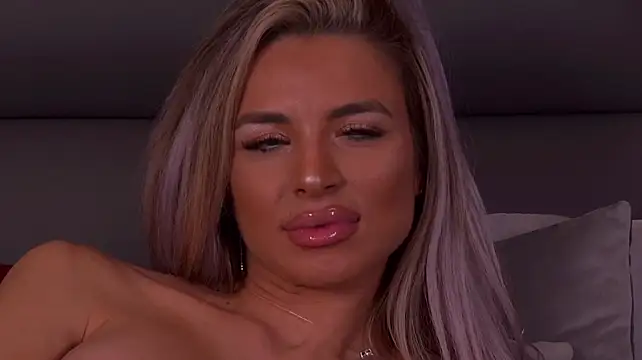 Selena_Blu Live XXX-Chat