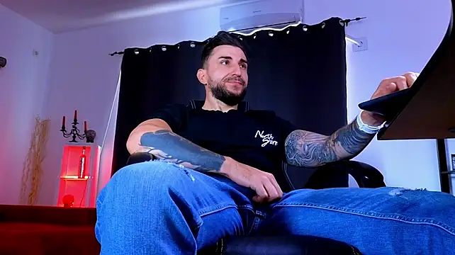 MightyAaron66 XXX чат на живо