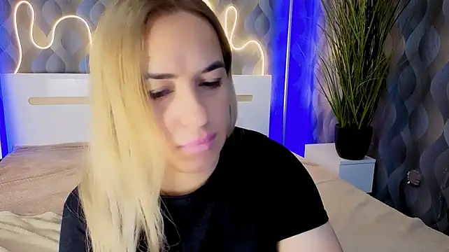JuicyMillena Live XXX-chat
