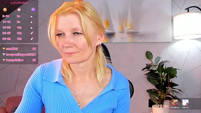 Julie_Lucas' Live XXX Chat