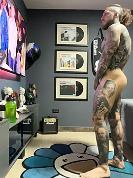 ThomasHellsのライブXXXチャット