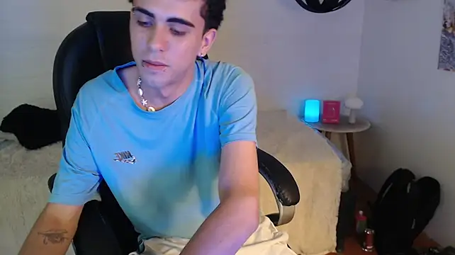 XXX chat uživo modela noah_bluex