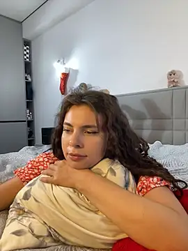 CurlyLara Chat XXX live