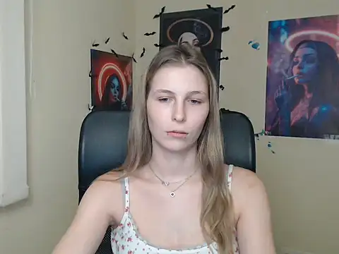 StrangerGi live XXX chat