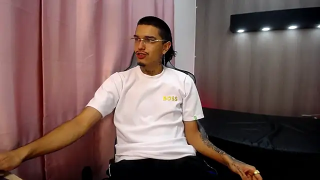 XXX chat uživo modela Tayson_Hot