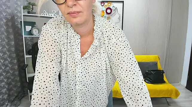 Cassandra_Hotty Adlı Modelin Canlı XXX Sohbeti