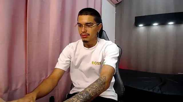 XXX chat uživo modela Tayson_Hot