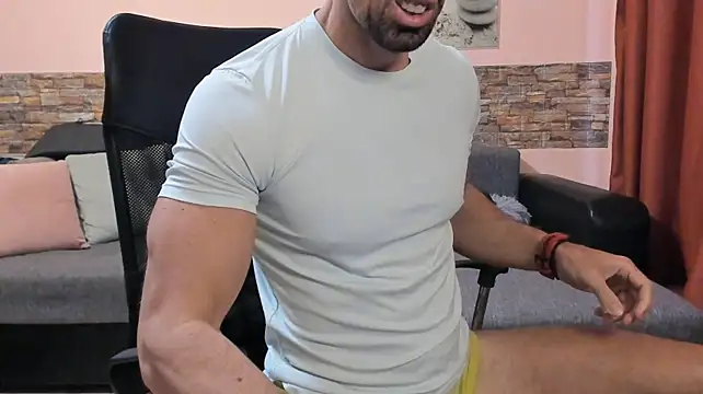 عرض كام HotHunkTrainer