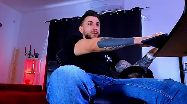MightyAaron66 XXX чат на живо