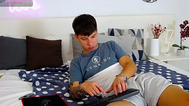 צ'אט XXX בשידור חי של ThomasEdisonn
