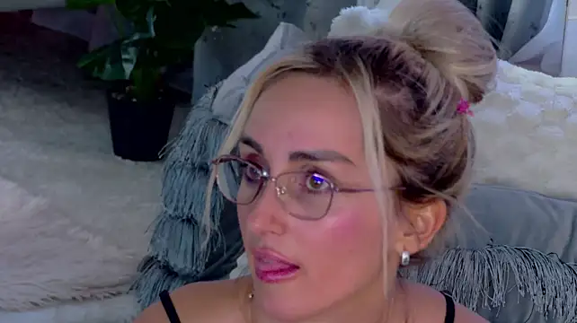 Chat XXX en directo de IsabelleEthan